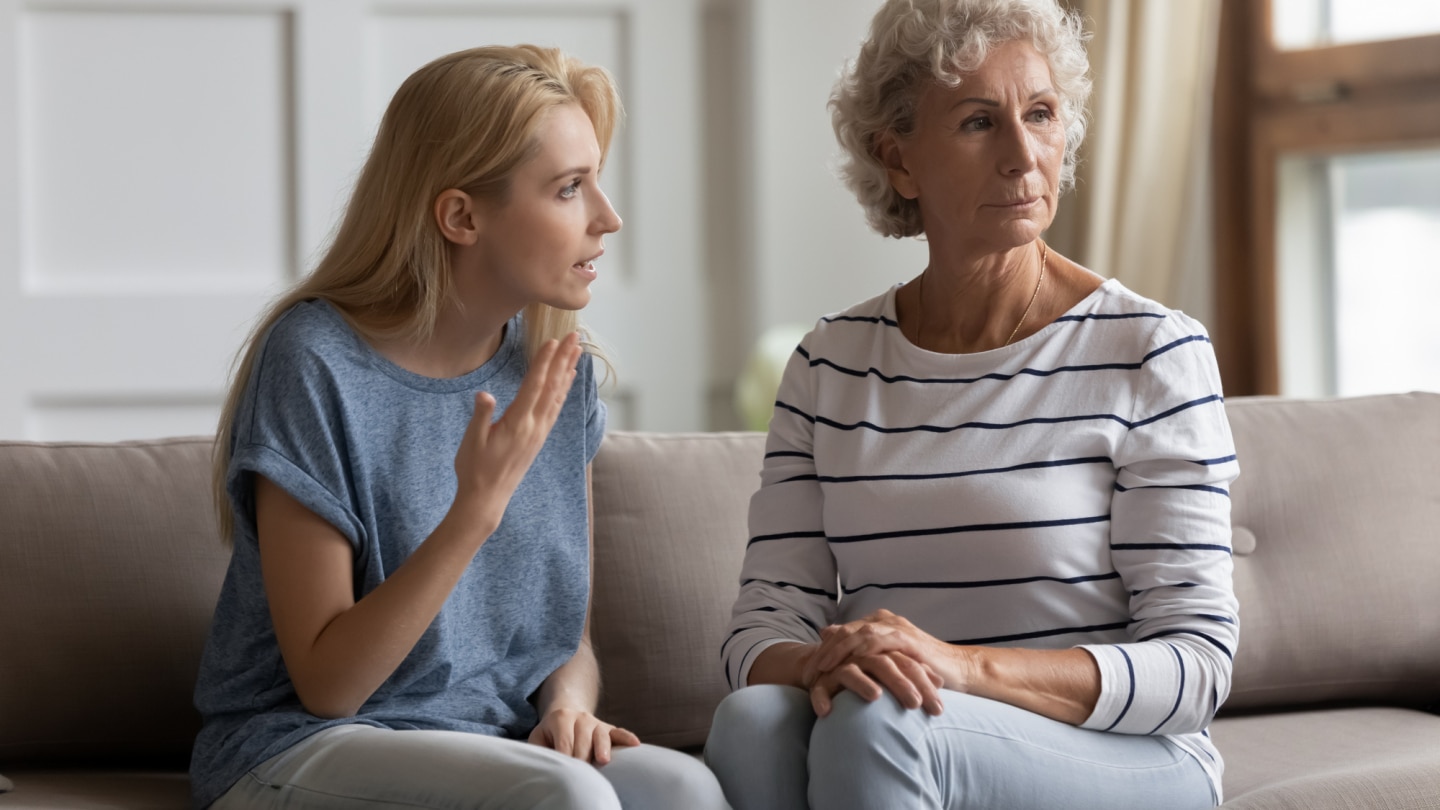 tochter streitet mit mutter